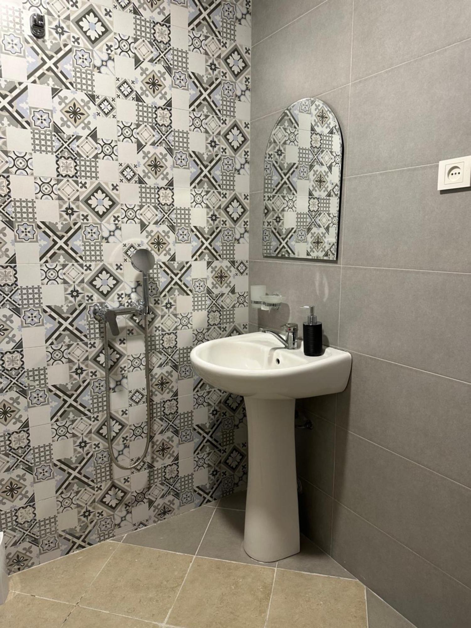 Nid Hotel Тбилиси Екстериор снимка